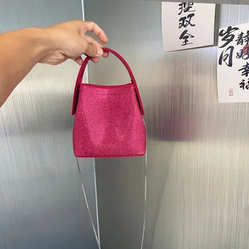 Оригинальные нишевые Милые сумочки для вечеринок для девочек, украшенные розово-красными стразами, дизайнерские маленькие сумки-ведерки с длинной металлической цепочкой